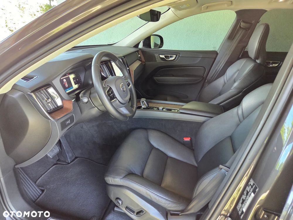 Volvo XC 60 B5 B AWD Plus Dark - 5