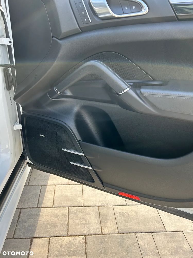Porsche Cayenne Platinum Edition - 30