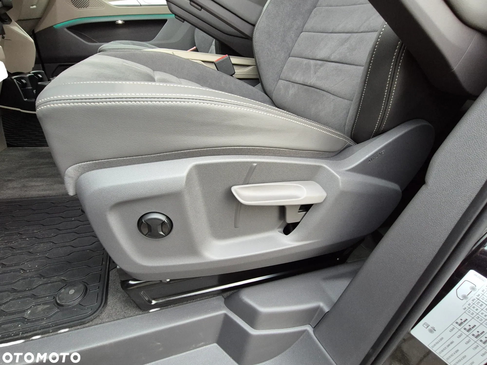 Volkswagen Multivan 2.0 TDI L2 Style DSG - 17