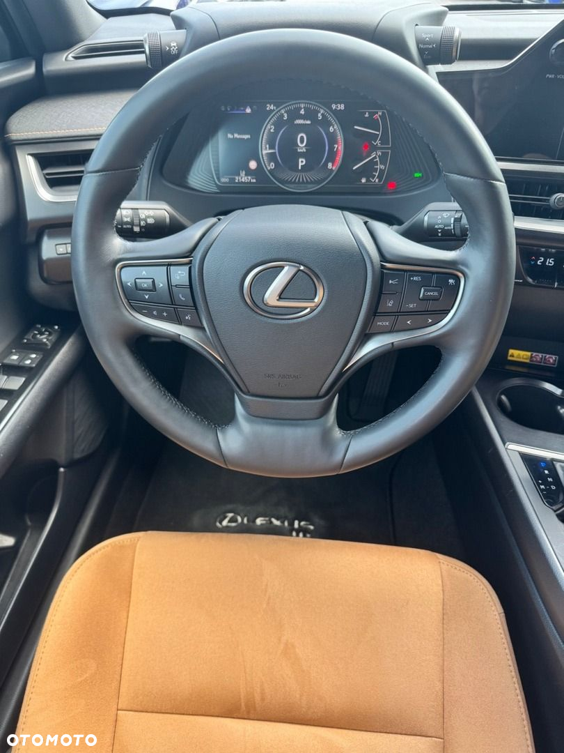 Lexus UX - 12