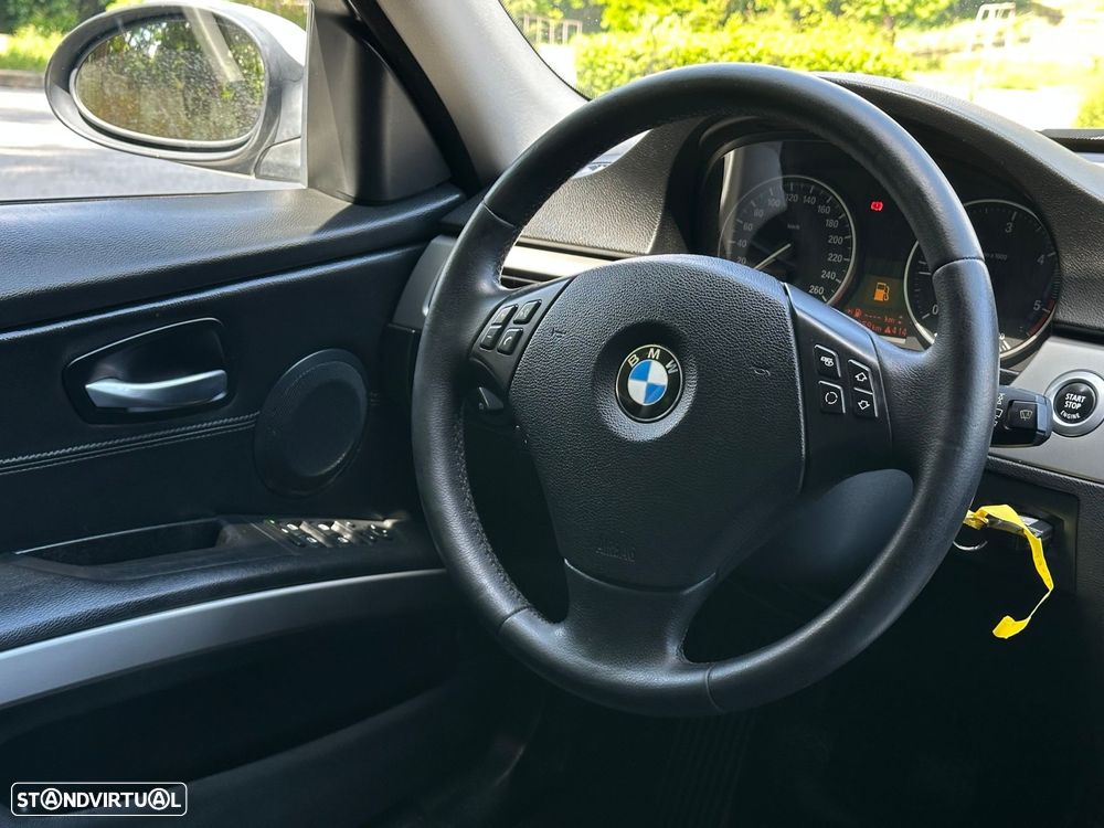 BMW 320 d Sport - 25