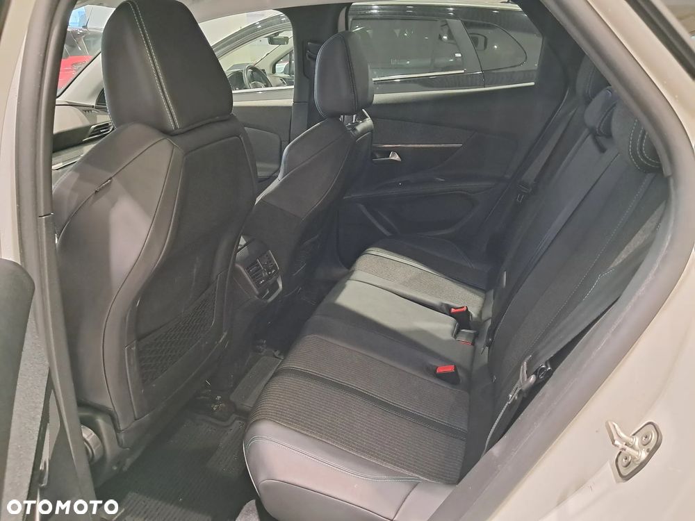 Peugeot 3008 1.2 PureTech Allure Pack S&S EAT8 - 17