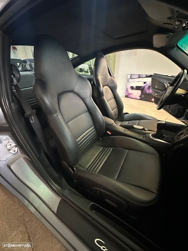 Porsche 911 (996) Carrera 4 - 24