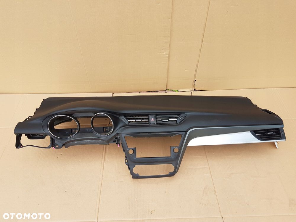 konsola deska rozdzielcza toyota avensis t27 lift t29 16- demontaż - 1