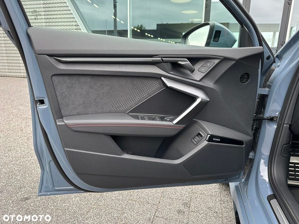 Audi RS3 Limousine - 11