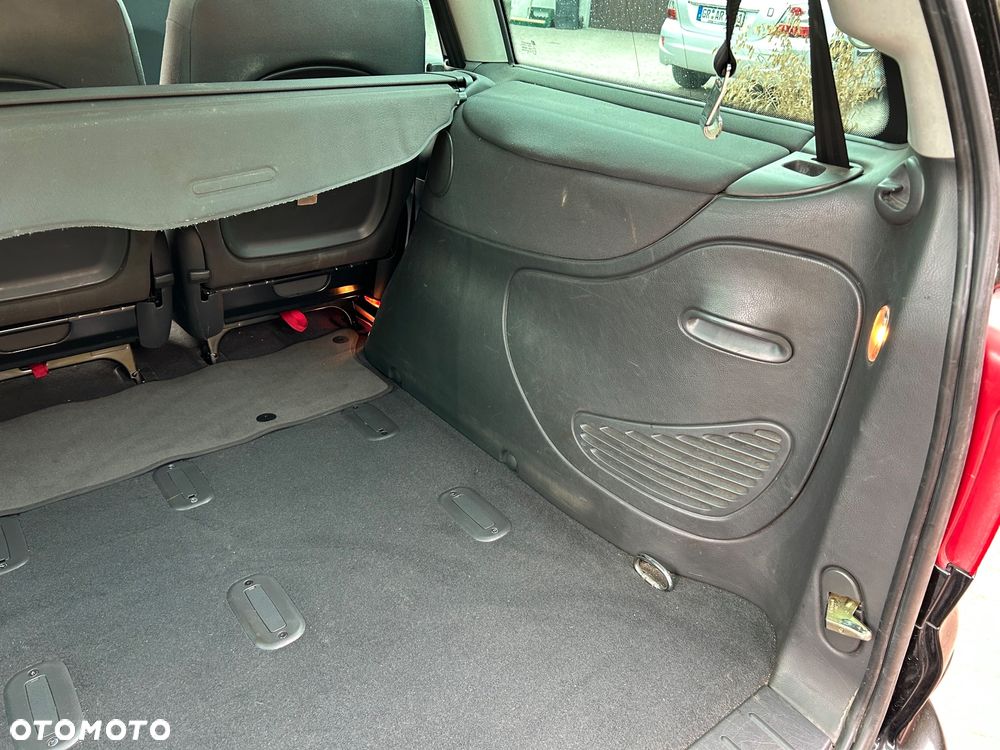 Volkswagen Sharan 1.9 TDI Family - 34