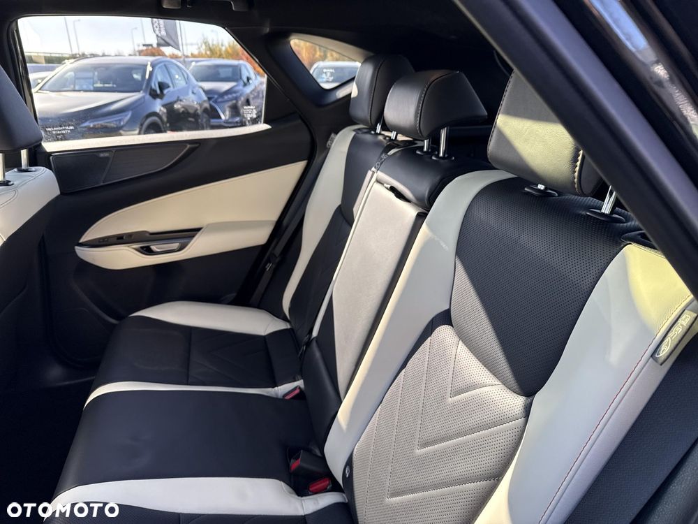 Lexus NX 350h Omotenashi AWD - 14