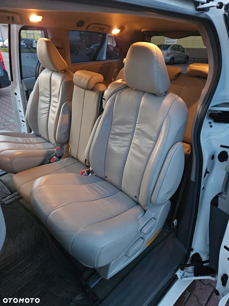 Toyota Sienna 3.5 V6 XLE AWD - 13