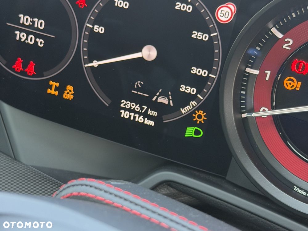 Porsche 911 Carrera 4 GTS - 14