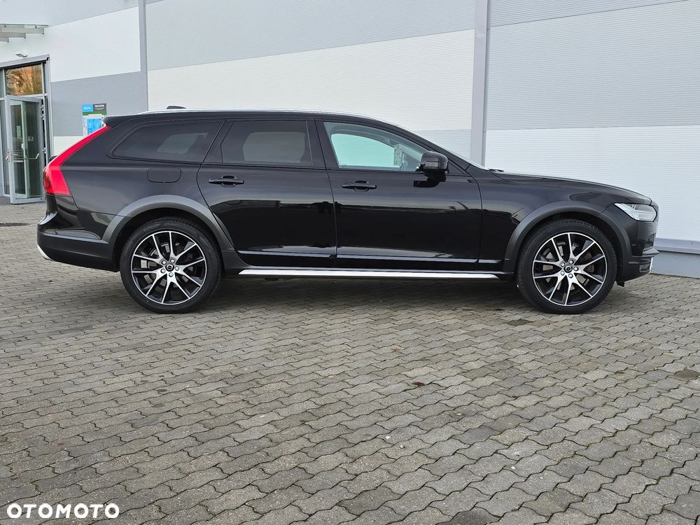 Volvo V90 Cross Country - 39