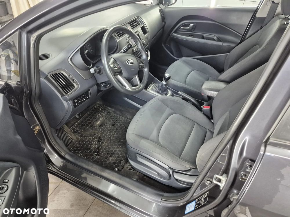 Kia Rio 1.2 L - 9