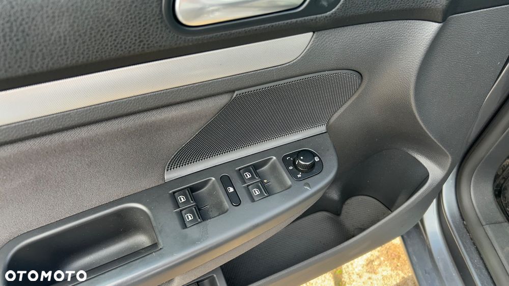 Volkswagen Jetta 1.9 TDI DPF Sportline - 19