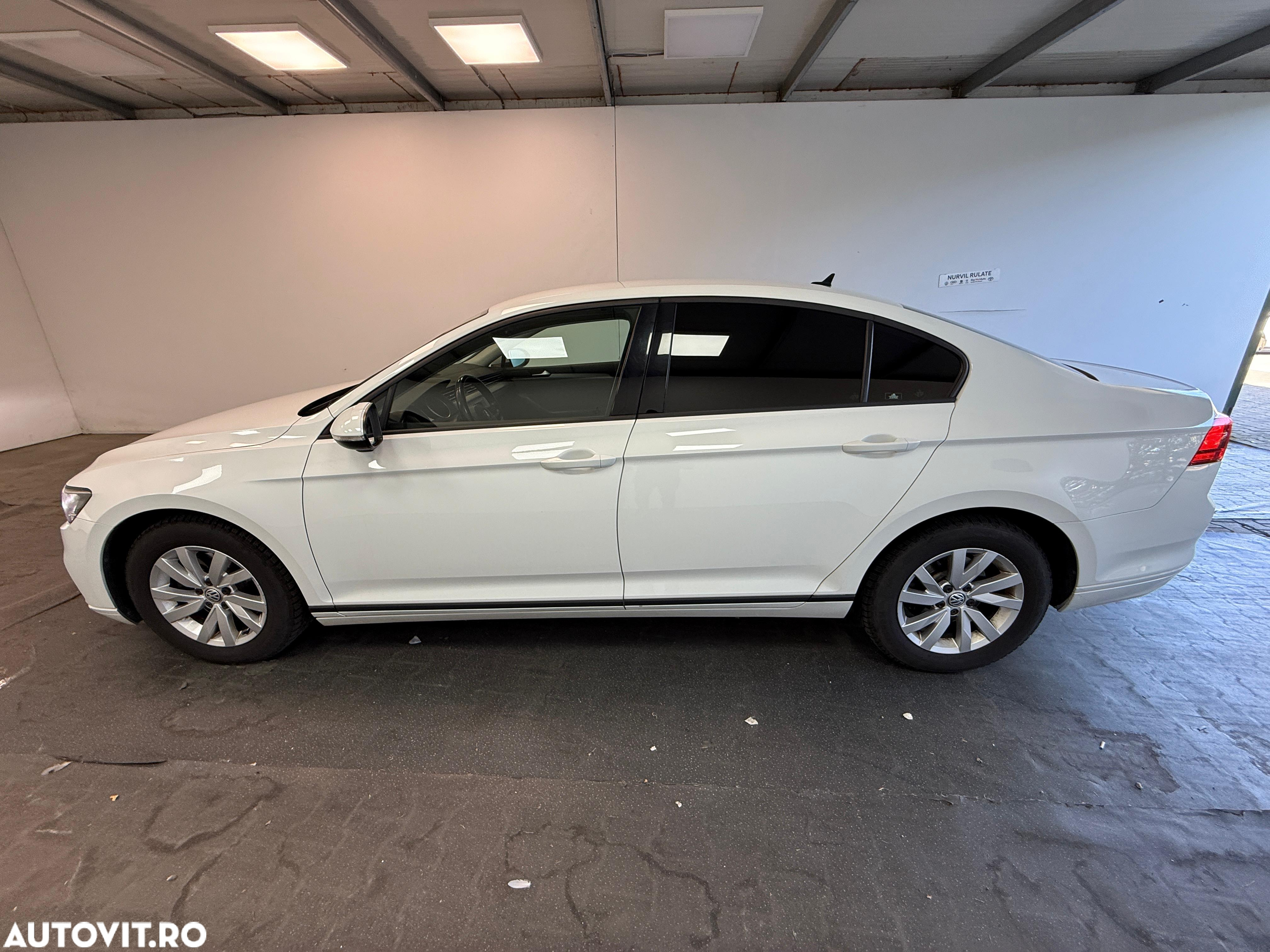 Volkswagen Passat 1.6 TDI DSG Comfortline - 20