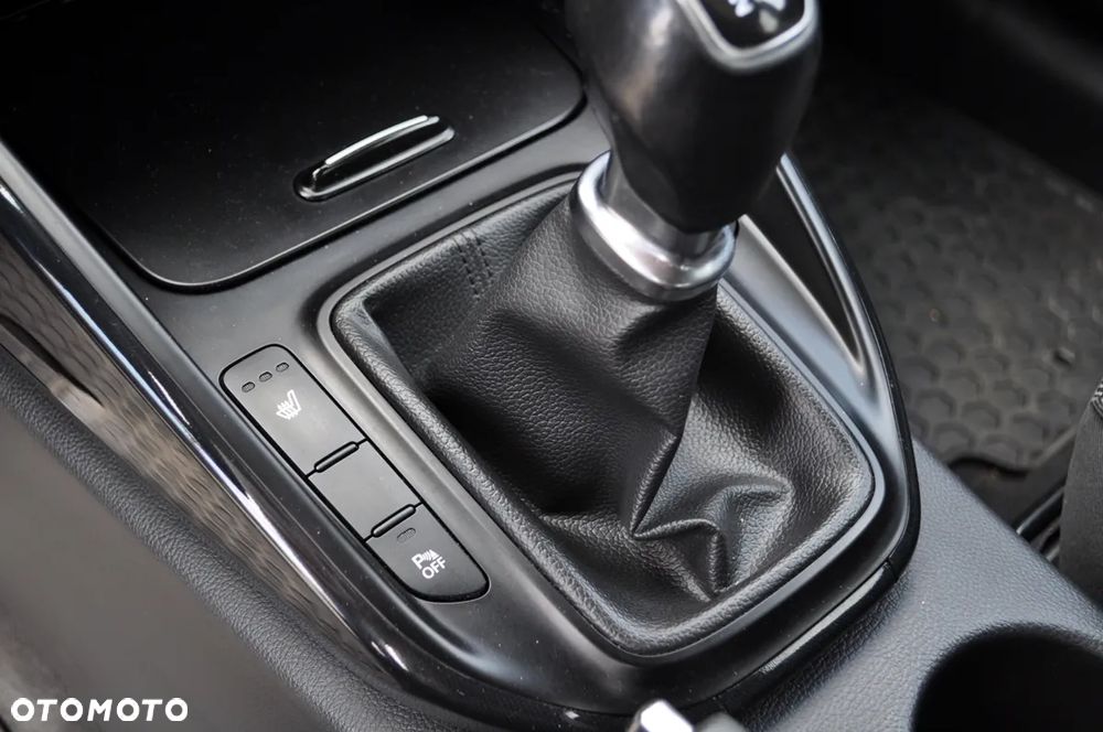 Kia Carens 1.6 GDI L - 21