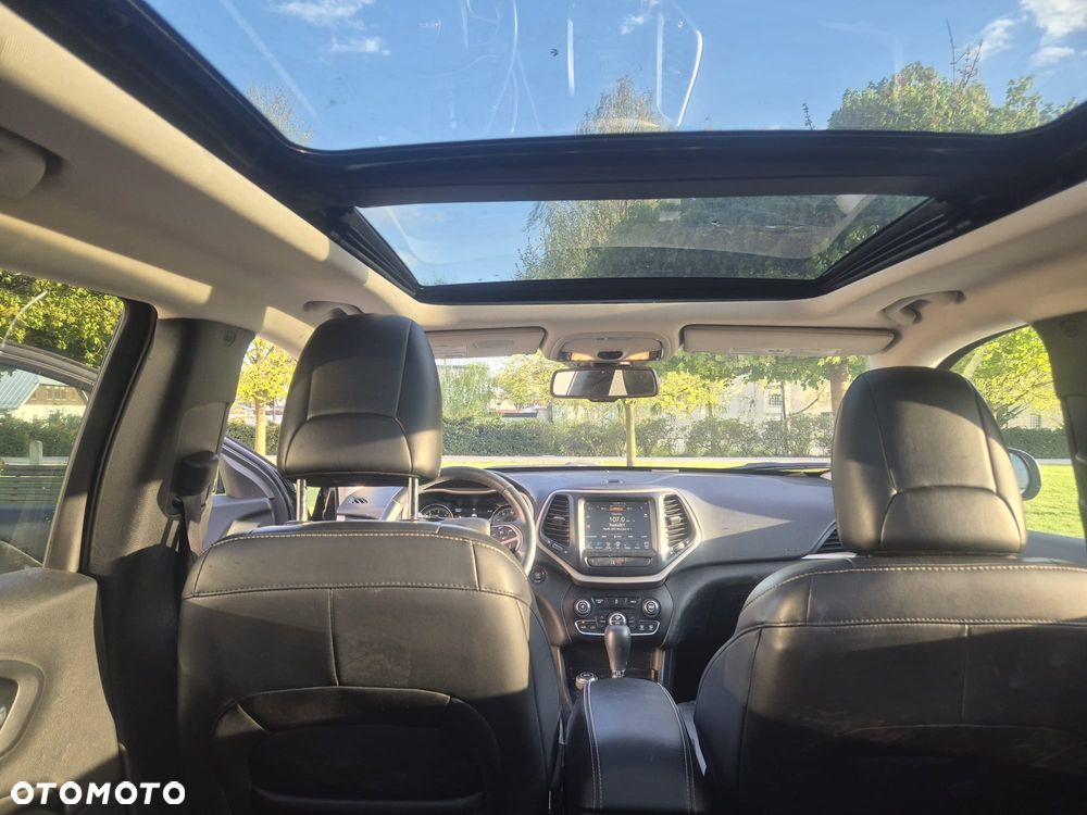 Jeep Cherokee - 20