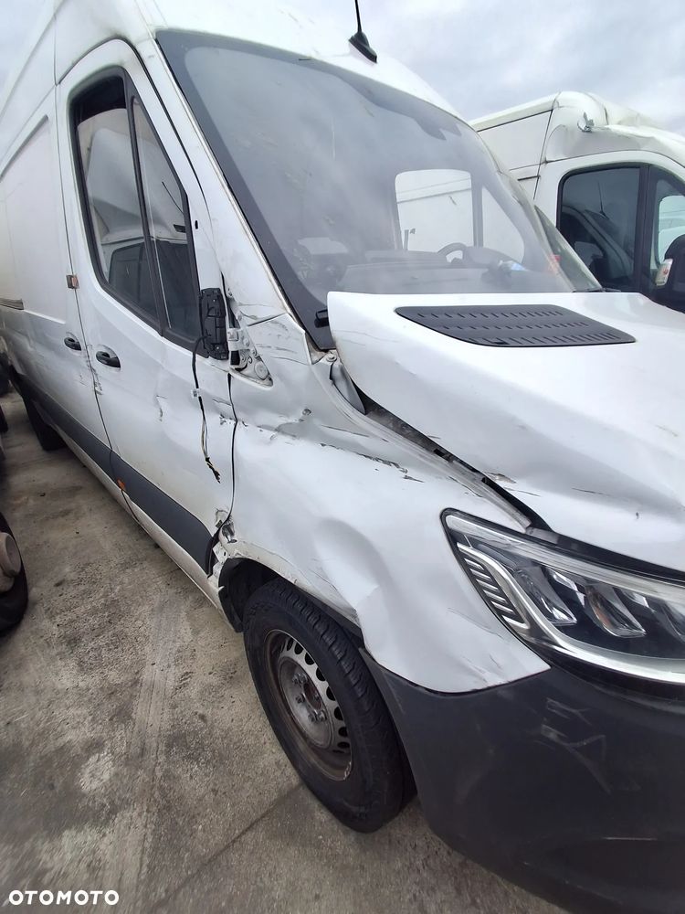 Mercedes-Benz Sprinter - 2