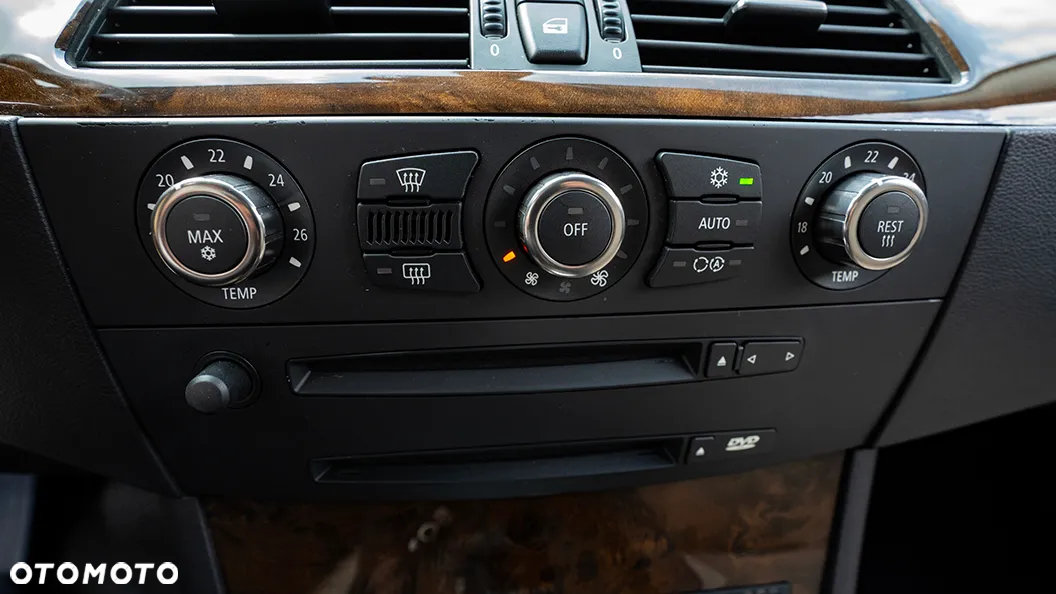 BMW Seria 5 530i Touring - 38