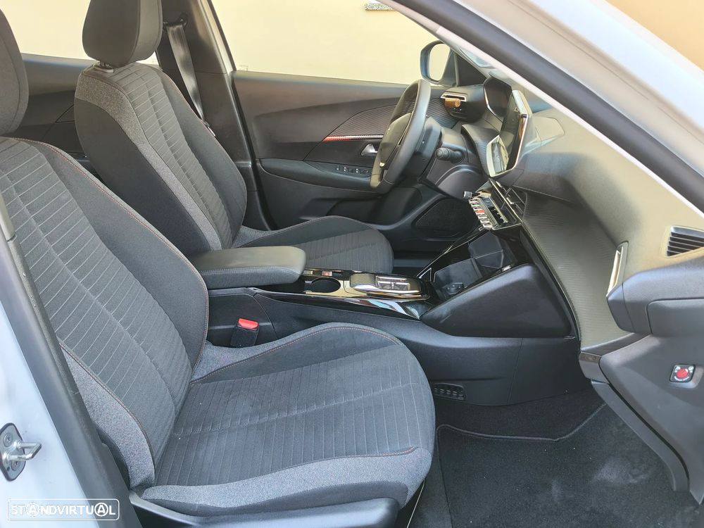 Peugeot e-2008 50 kWh Active Pack - 42