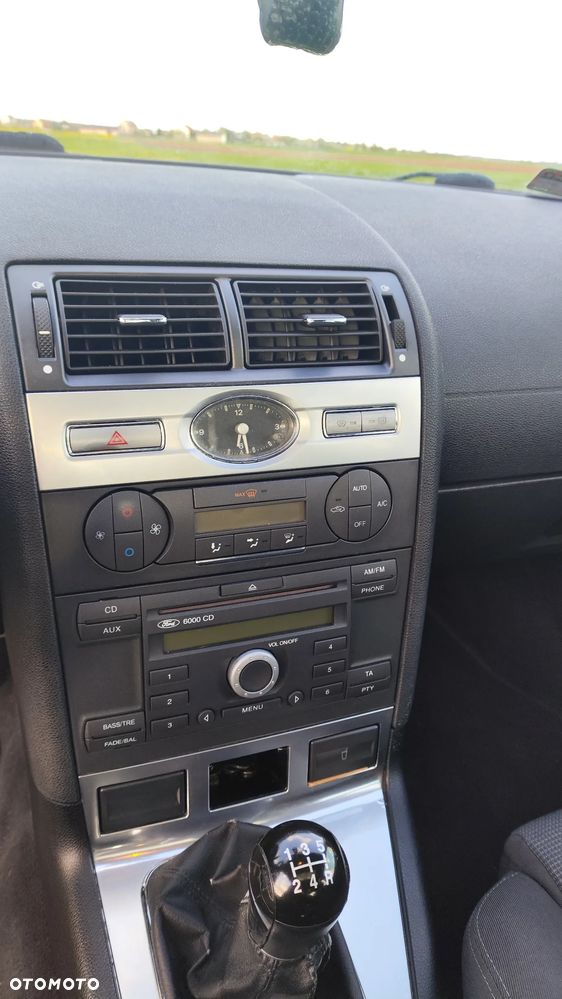 Ford Mondeo 2.0 FF Titanium - 23