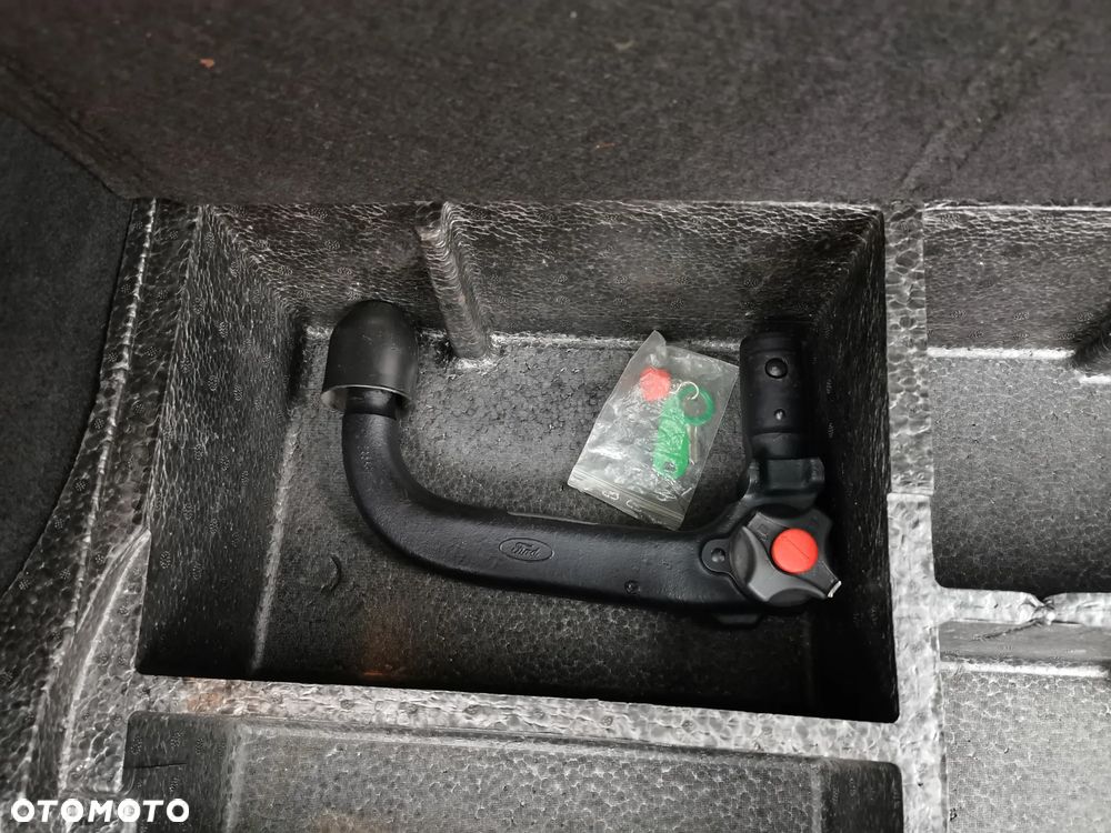 Ford Kuga 2.0 TDCi 2x4 Titanium - 37