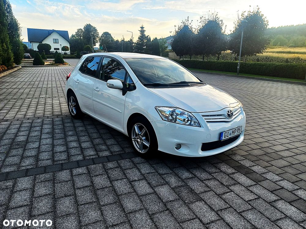 Toyota Auris 1.6 Dynamic - 1
