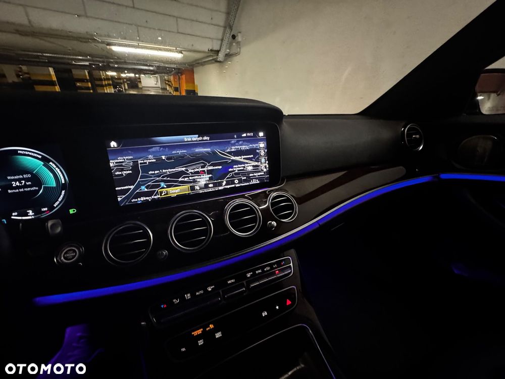 Mercedes-Benz Klasa E 300 9G-TRONIC Avantgarde - 9