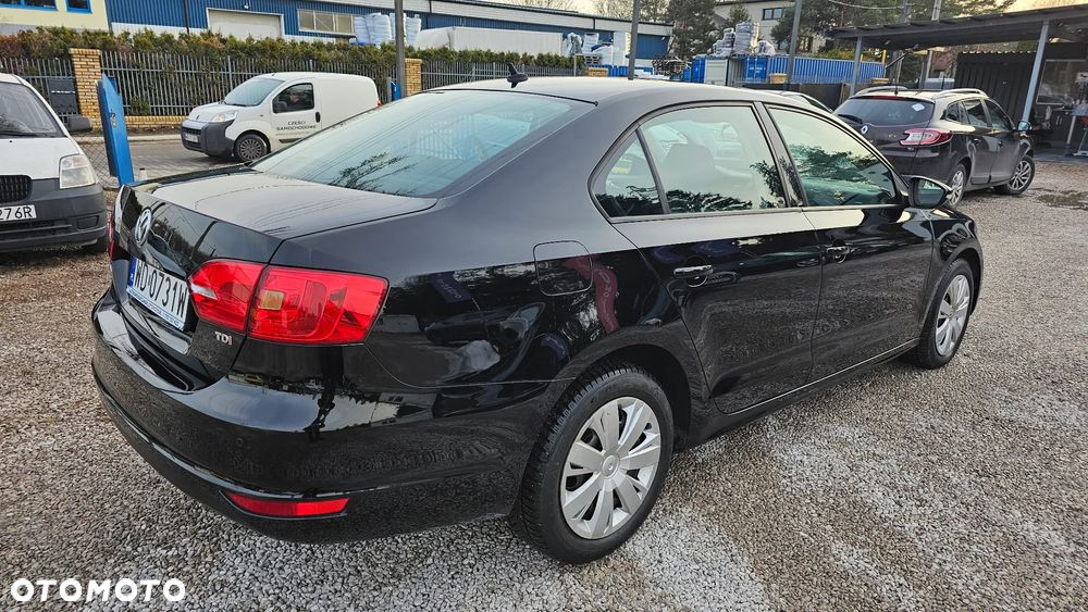 Volkswagen Jetta 1.6 TDI Comfortline - 28