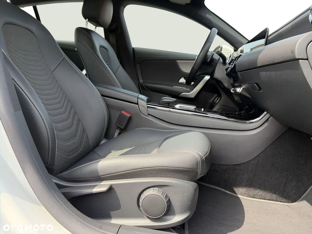Mercedes-Benz CLA 180 d Progressive 8G-DCT - 21