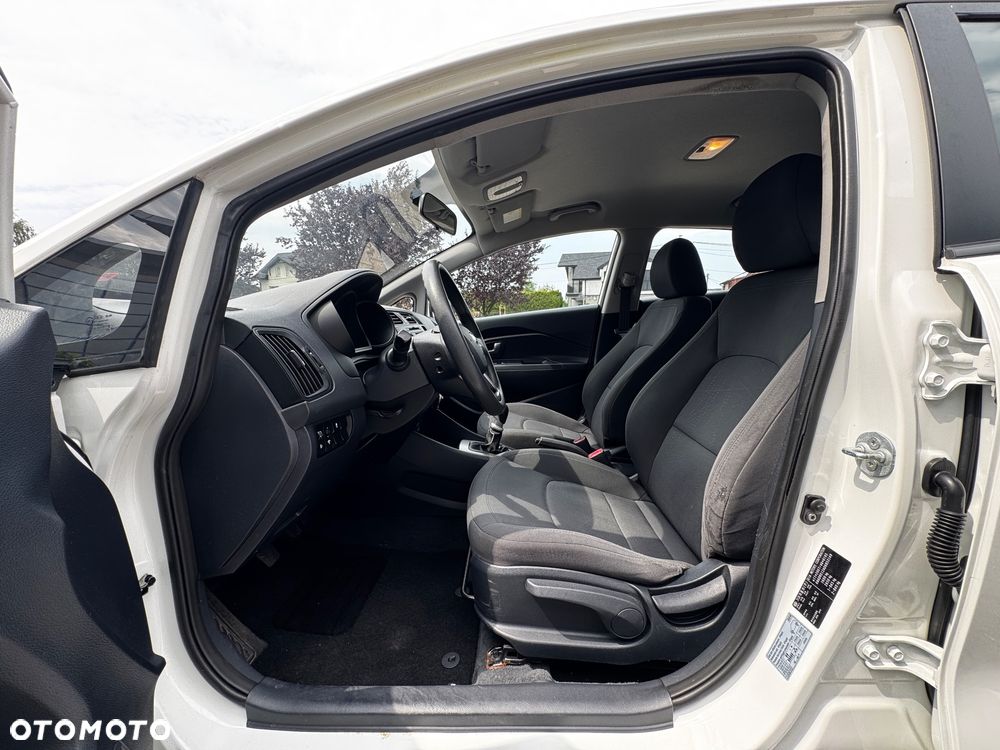 Kia Rio 1.4 L - 23