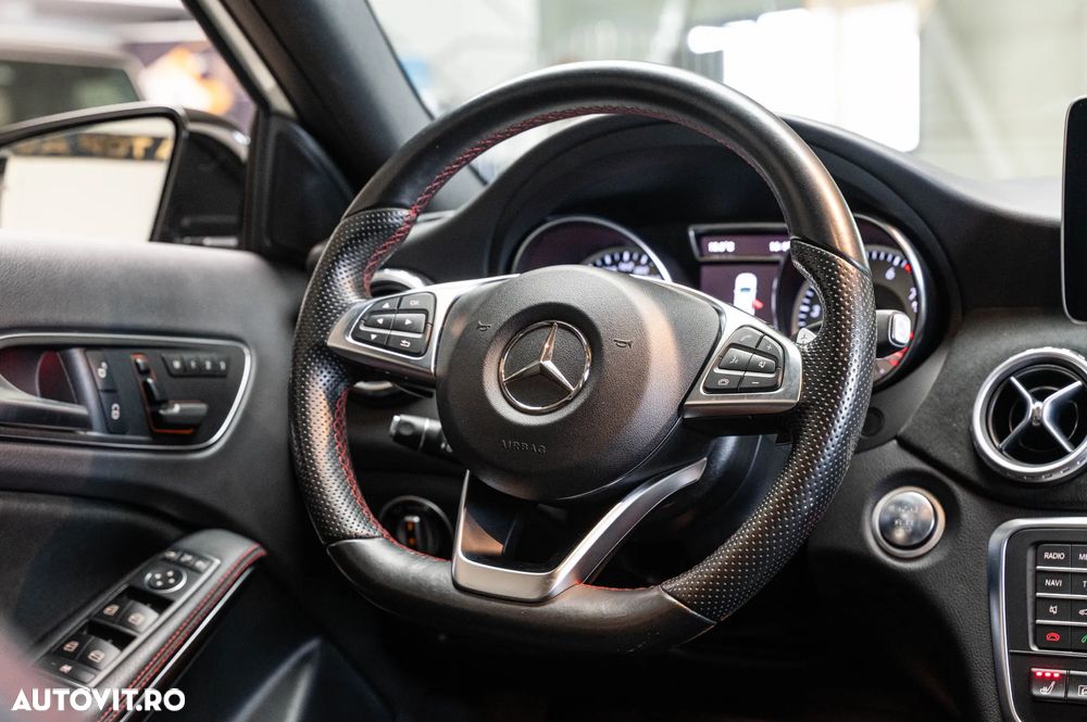 Mercedes-Benz GLA 250 7G-DCT AMG Line - 12