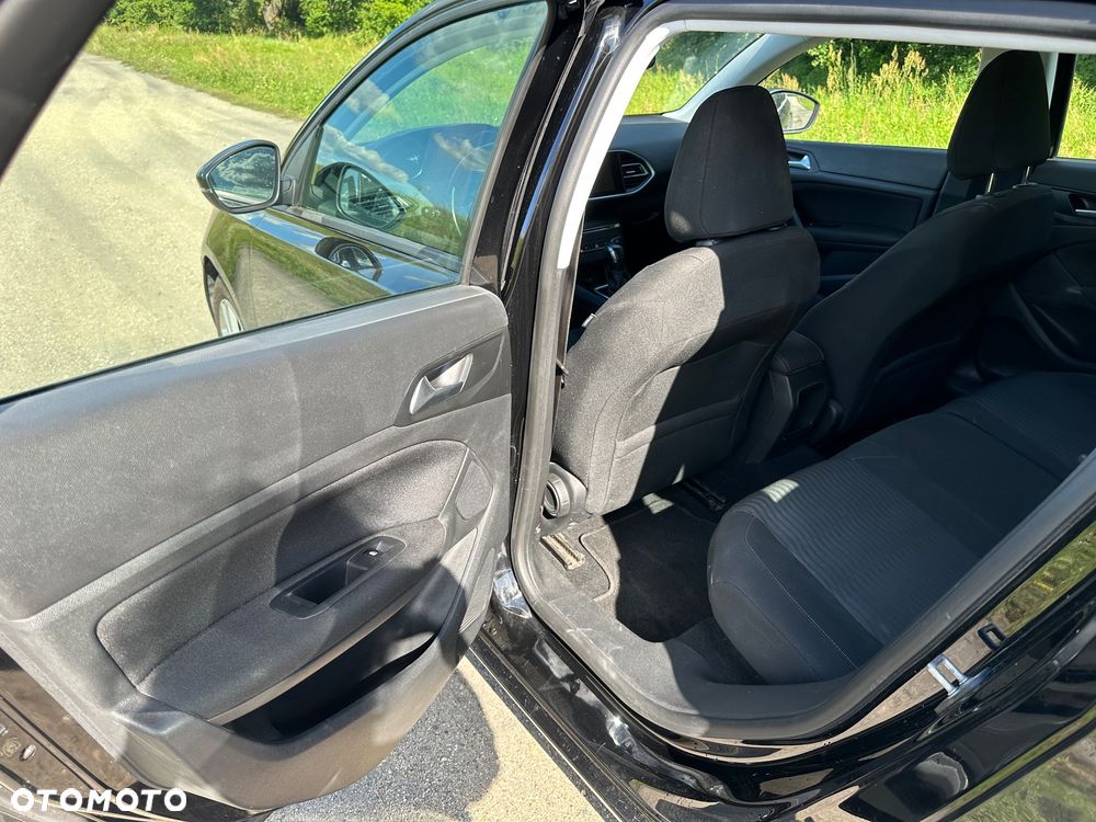 Peugeot 308 1.2 PureTech Allure S&S EAT6 - 8