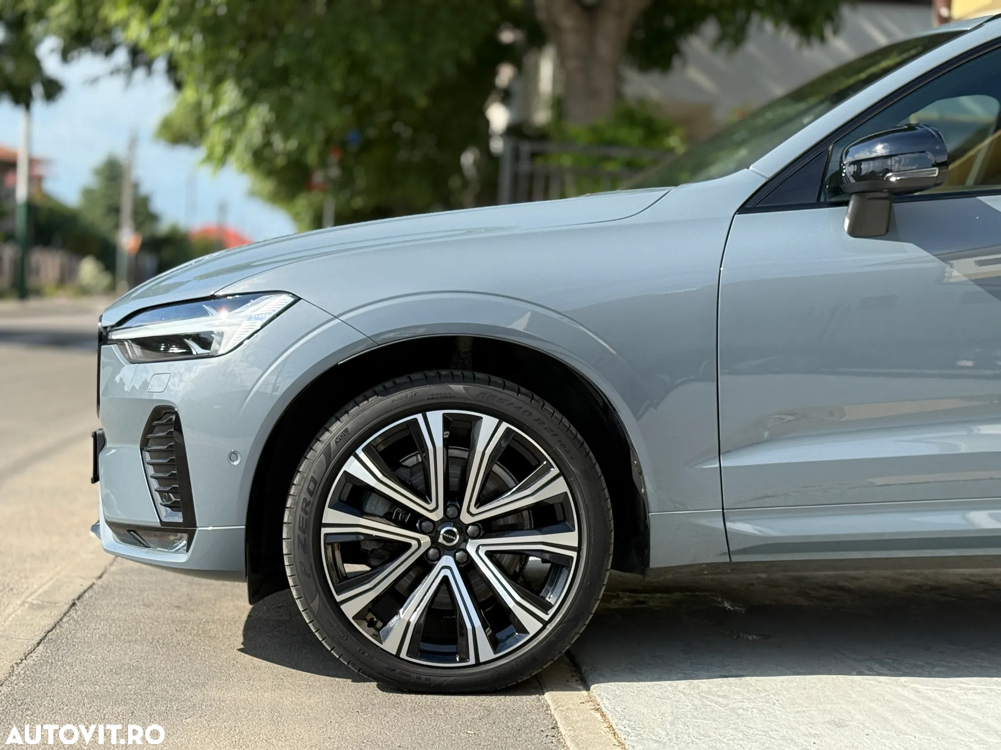 Volvo XC 60 B4 MHEV AT8 AWD R-Design - 5