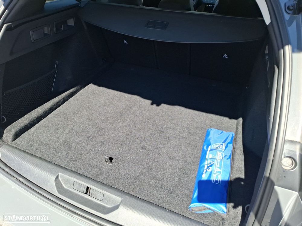 Peugeot 308 SW 1.2 Hybrid Allure e-DCS6 — fotografia 22