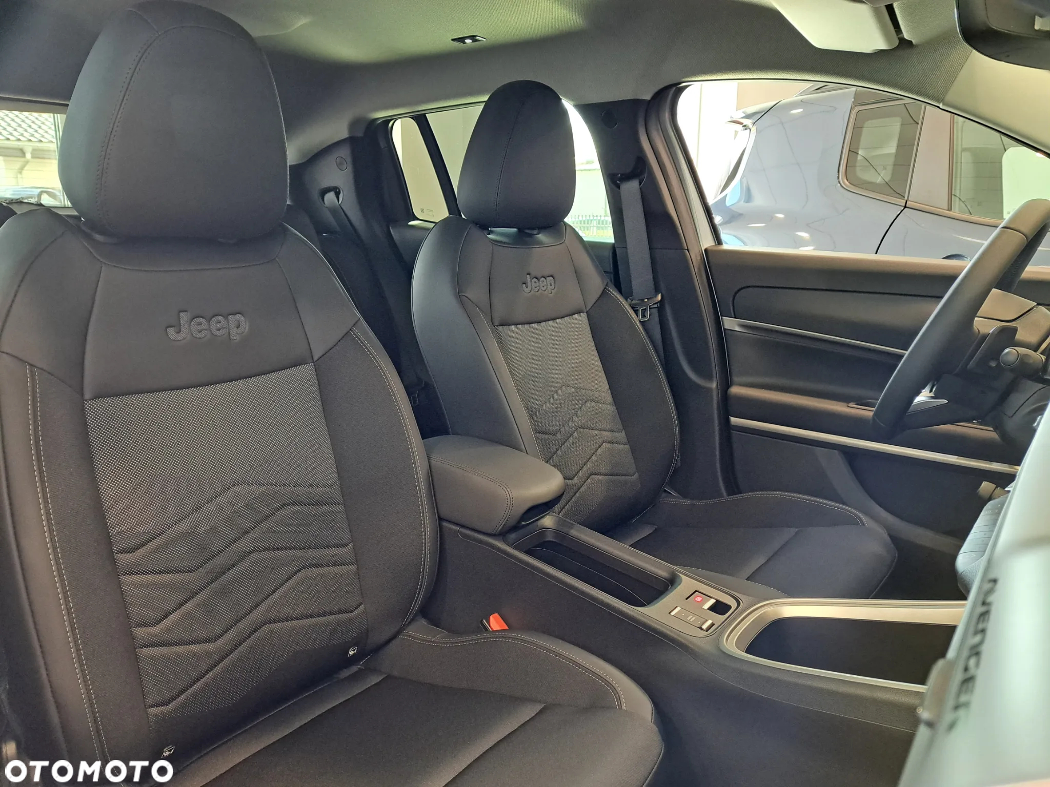 Jeep Avenger 1.2 GSE T3 Altitude FWD - 6