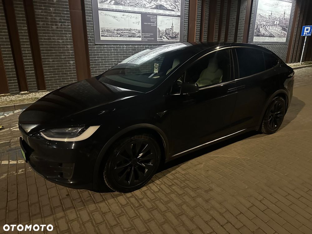Tesla Model X - 31