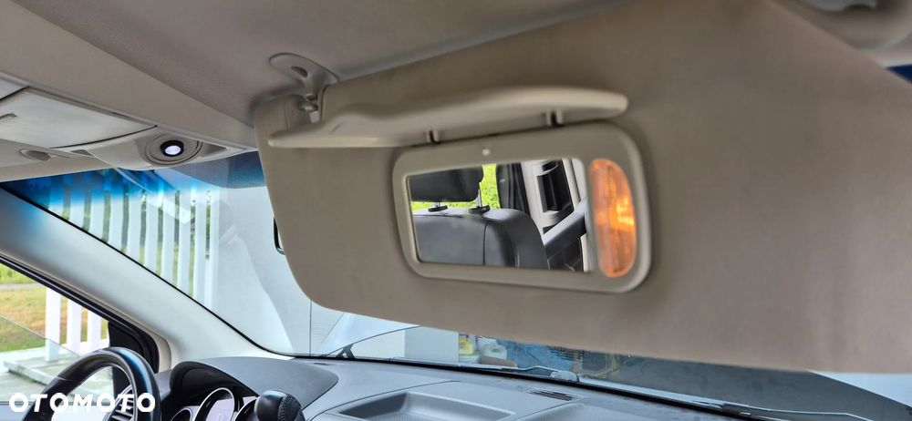 Volkswagen Routan - 17