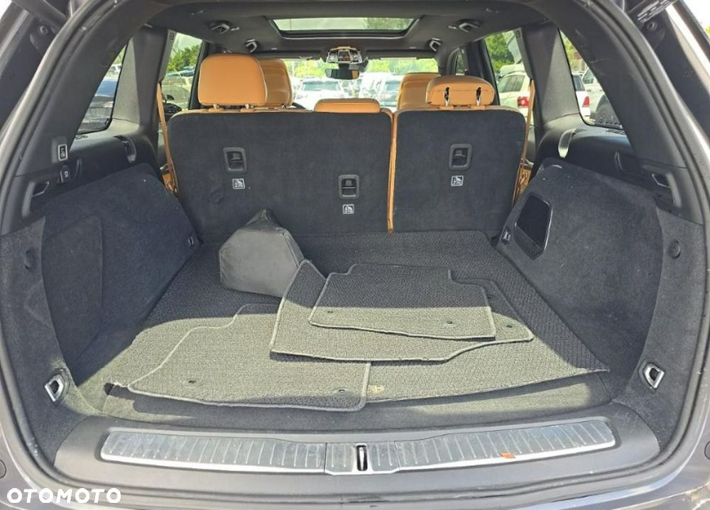 Jeep Grand Cherokee - 11