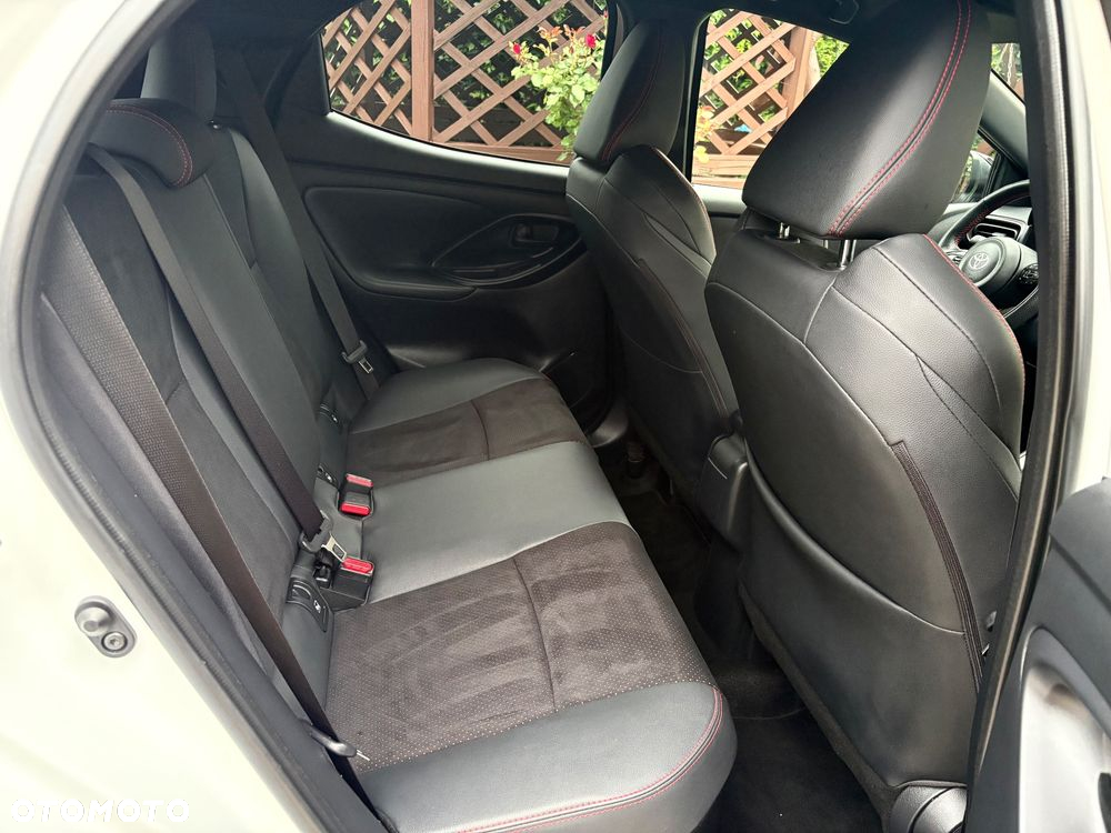 Toyota Yaris Hybrid 1.5 GR Sport - 31