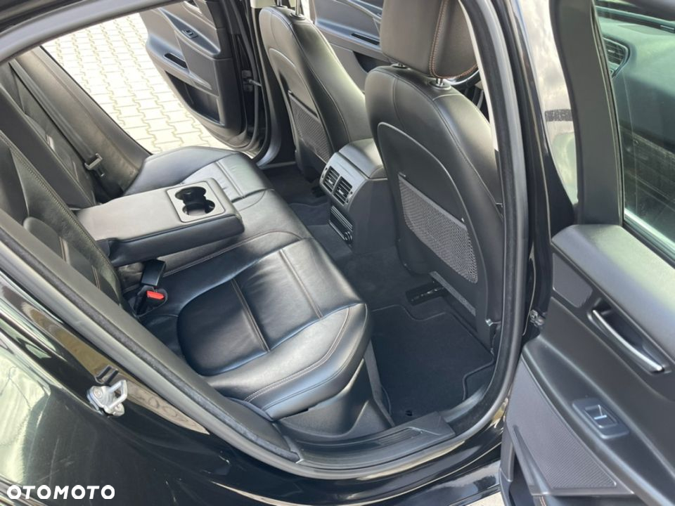 Jaguar XE 2.0 D AWD Prestige - 21