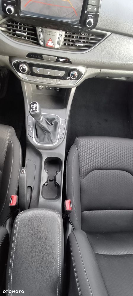 Hyundai i30 1.4 T-GDI Family+ - 19