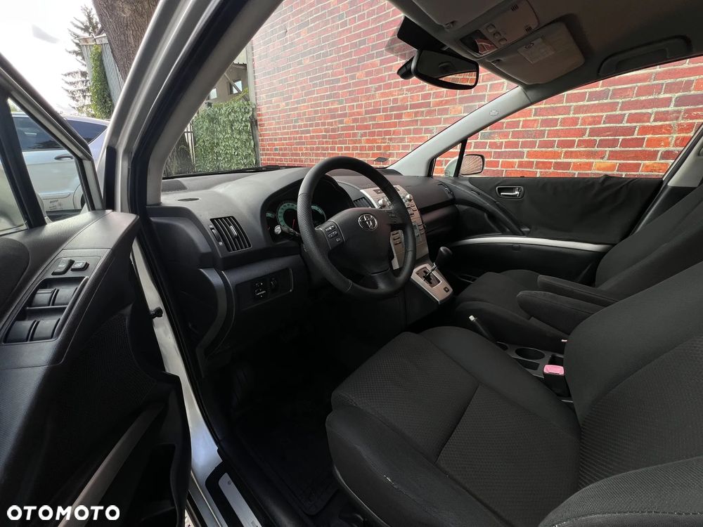 Toyota Corolla Verso - 8