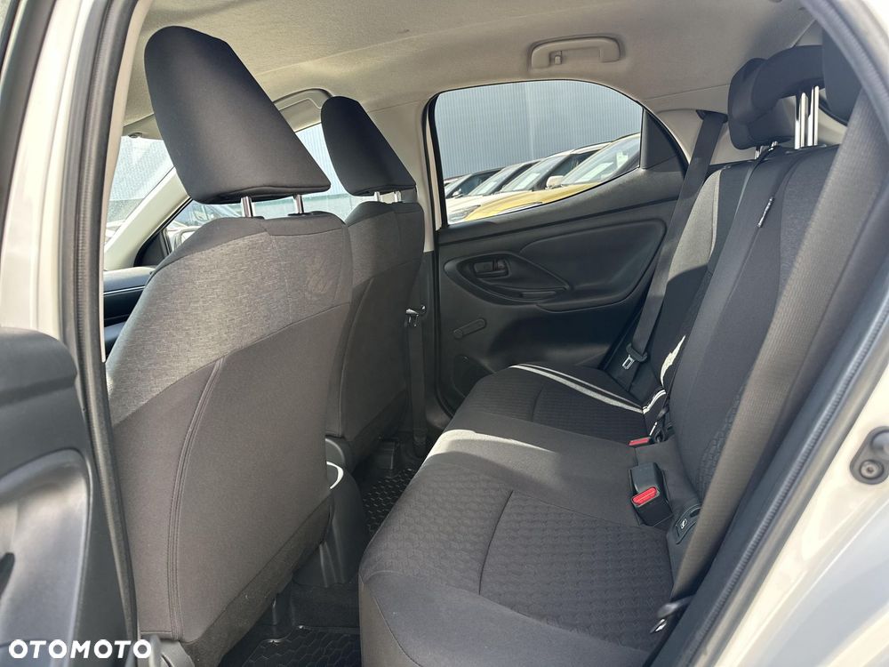 Toyota Yaris - 12