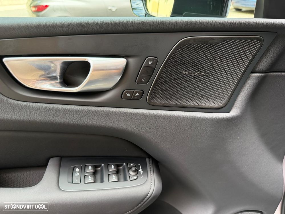 Volvo XC 60 2.0 T6 PHEV Plus Bright AWD - 32