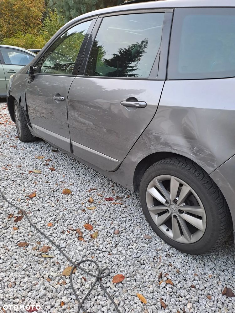 Renault Scenic 2012 photo 3