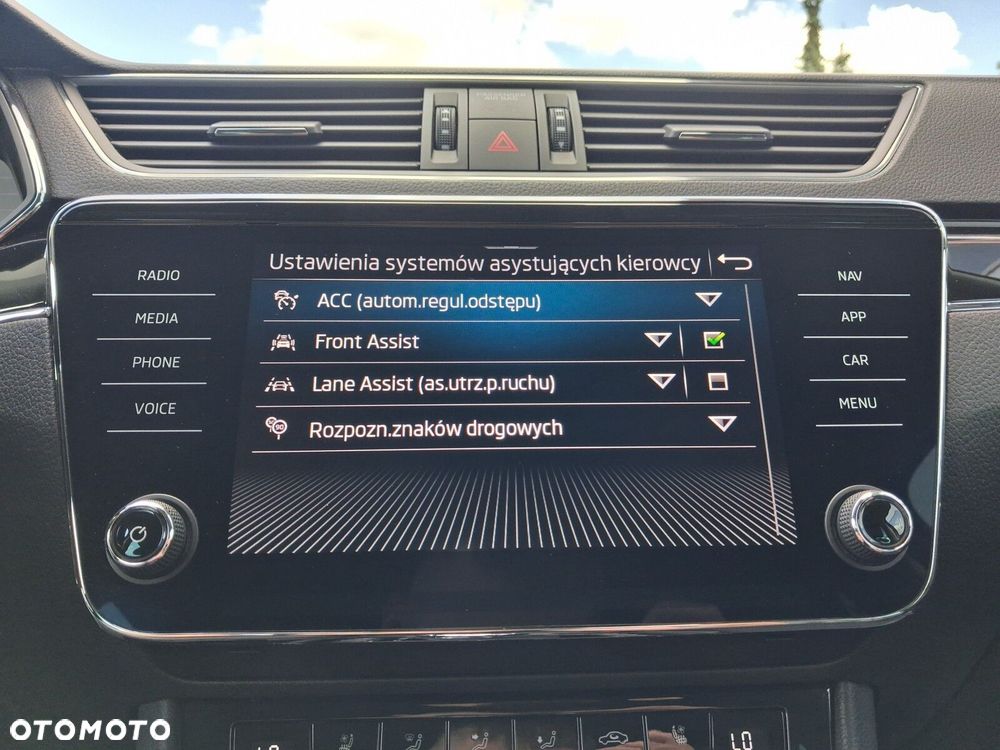 Skoda Superb 2.0 TDI SCR L&K DSG - 25