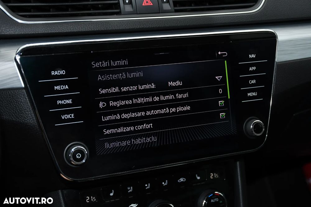 Skoda Superb 2.0 TDI DSG Premium Edition - 17