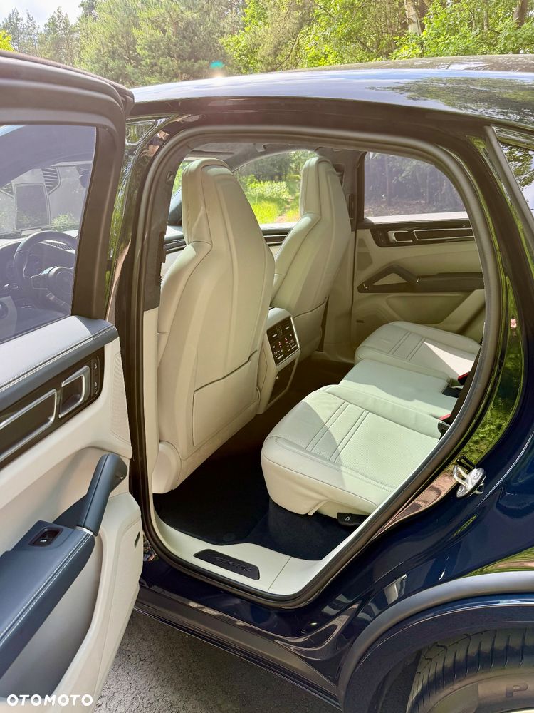 Porsche Cayenne Coupe GTS - 16