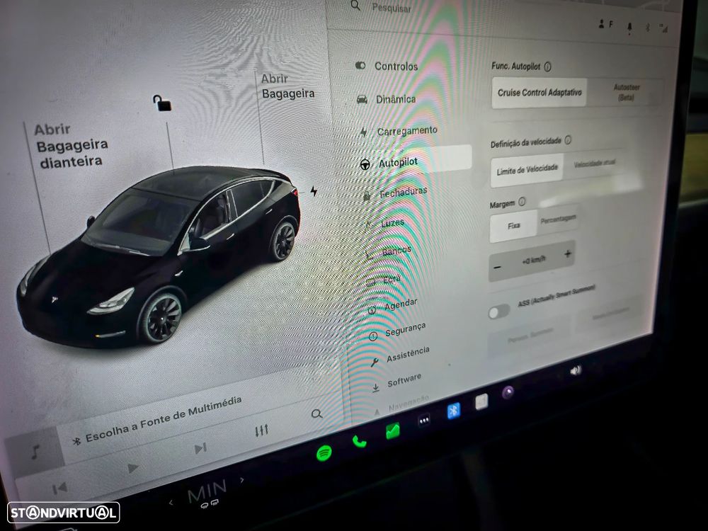 Tesla Model Y Long Range Dual Motor AWD - 27