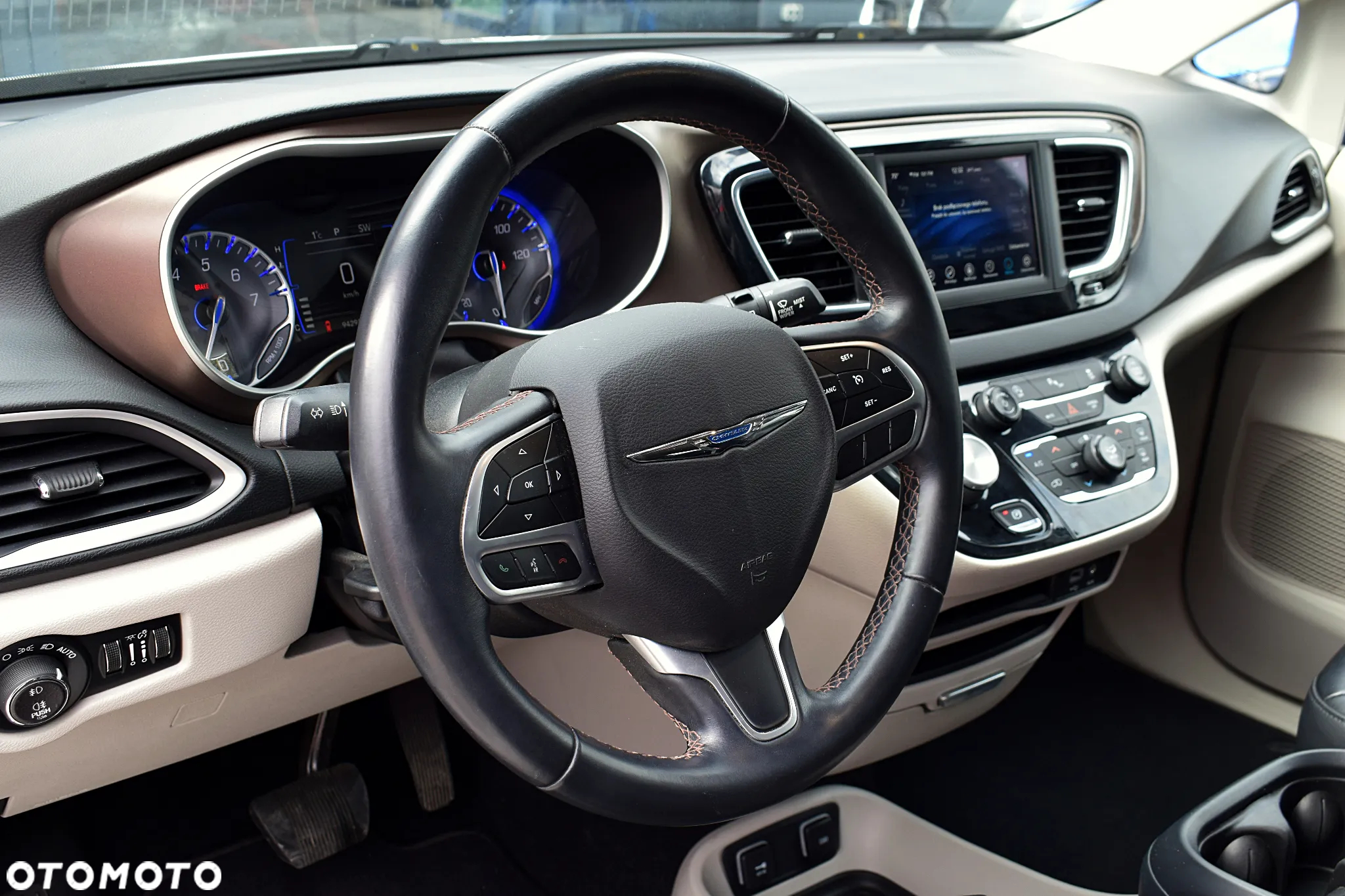 Chrysler Pacifica - 4