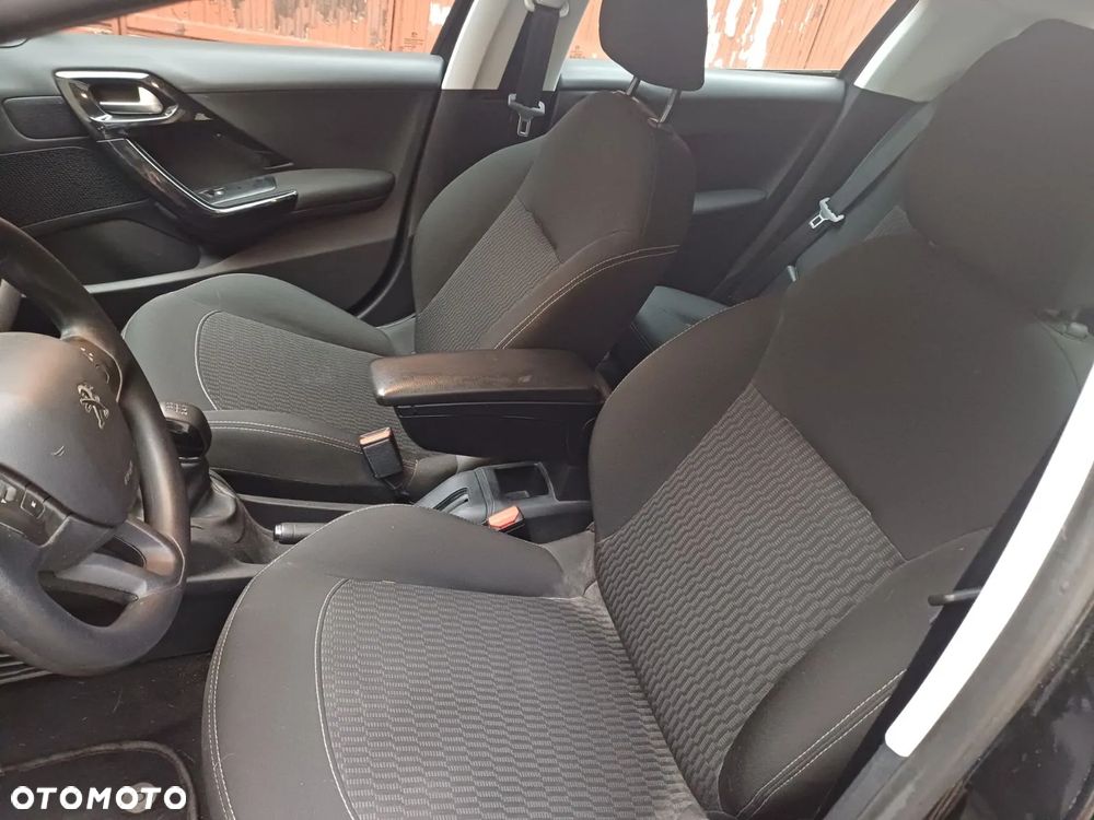 Peugeot 208 1.6 e-HDi Allure STT - 11